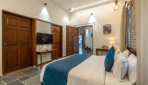 Room (Moonstone)