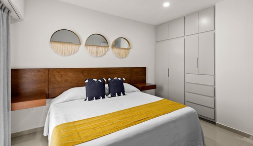 Condo, 2 Bedrooms