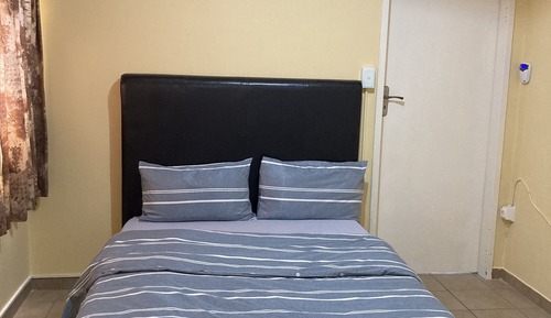 Basic Apartment, 1 Double Bed, Private Bathroom, Ground Floor, 1 bedroom, 1 living room