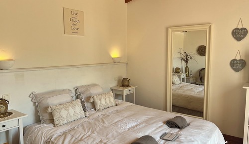 Signature Cabin, 1 Queen Bed, Kitchenette, Garden View