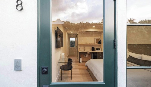 Luxury Studio, 1 King Bed, Kitchenette