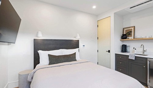 Premium Studio, 1 Queen Bed, Kitchenette