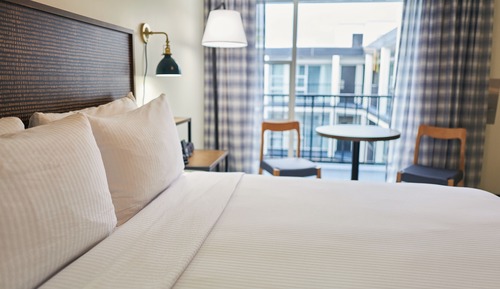 Superior Room, 1 King Bed, Non Smoking, Pool Access