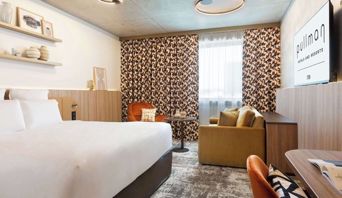 Suite, 1 King Bed with Sofa bed