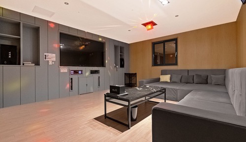 VIP Duplex Room