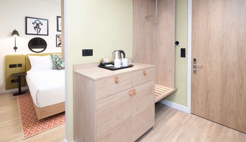 Room, 1 Queen Bed (No window)