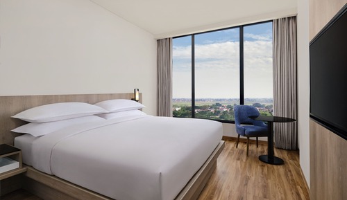 Deluxe Room, 1 King Bed, Non Smoking, City View