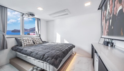 Basic Room, 1 Bedroom (503(Random))