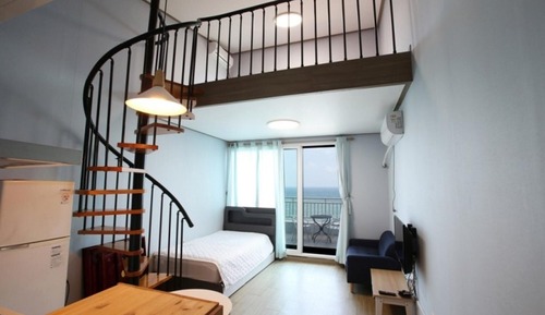 Room (No 201 )