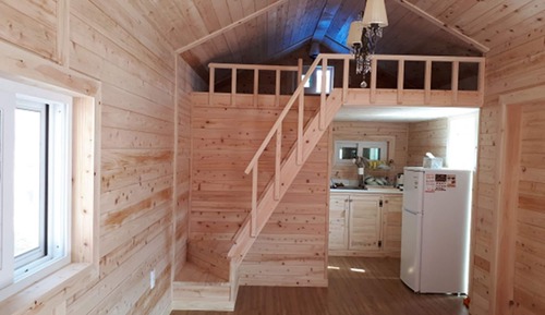 Room (Mountain garlic)