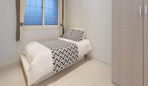 Room (Family No 107)