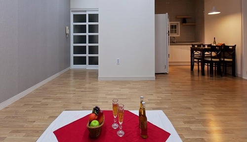 Room (Family No 106)