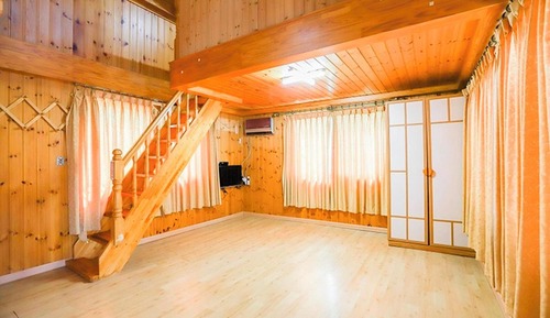 Room (Starlight 1)