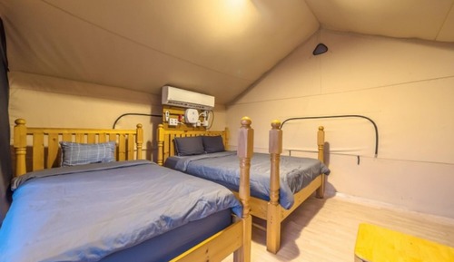 Room (Building 4)