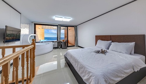 Room (VIP 205 (Individual Pool Jet Spa))