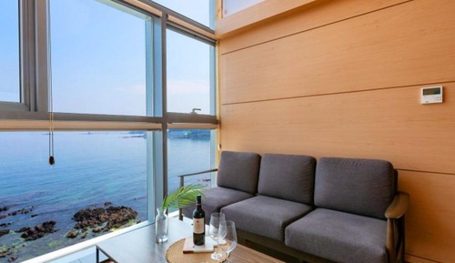 Room (Deluxe Room 401 (Ocean View))