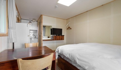 Room (303#)