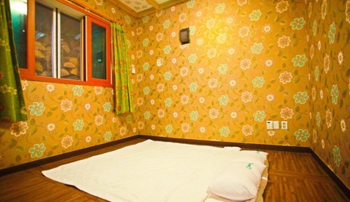 Room (Windsor 4)