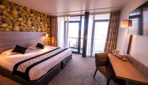 Superior Room, 1 King Bed, Non Smoking, Balcony