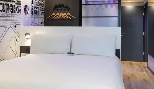Room (Universal)