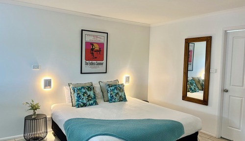 Comfort Room, 1 King Bed, Jetted Tub, Garden View