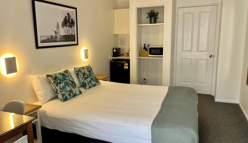 Standard Room, 1 Queen Bed