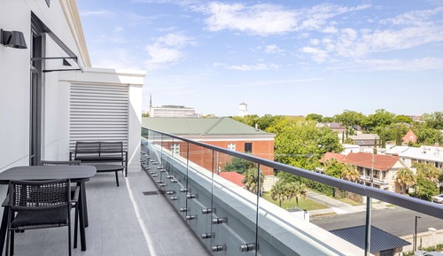 ADA , 1 Bedroom Deluxe King Suite with Balcony (Mobility & Hearing, Roll-in Shower)