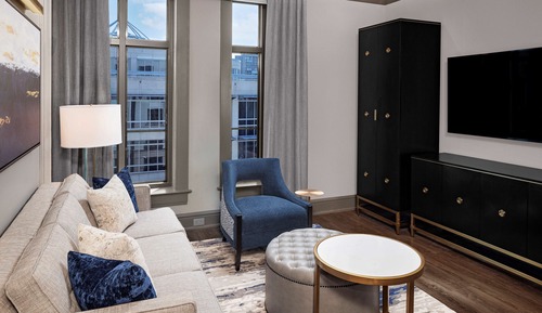 1 Bedroom, 1 King Suite w/Sofabed