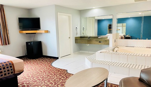 Room, 1 King Bed, Jetted Tub
