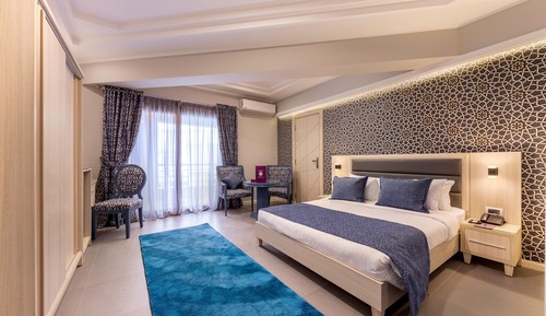 Deluxe Double Room, 1 King Bed, Smoking, City View