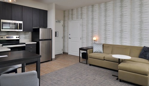 Suite, 1 Bedroom (Mobility/Hearing Access, Roll-In Shwr)