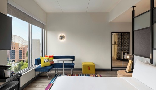 Room, 1 King Bed, Non Smoking, Balcony (Corner)