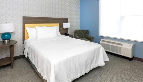 Suite, 1 Queen Bed, Accessible (Roll-In Shower)