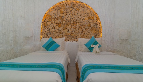 Superior Twin Room (Cave Room)