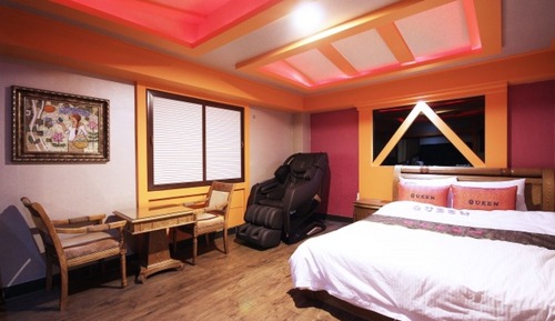 Room (Premium (with Massage Chair))