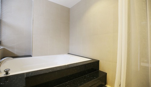 Room (Suite)