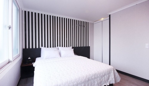 Room (Centum Penthouse)