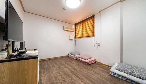 Room (Ondol Room)