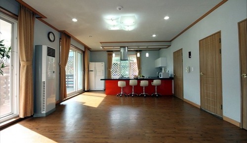 Room (Dandelion)
