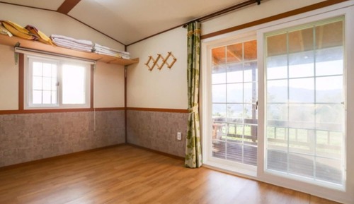 Room (Peach Hill)