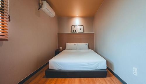 Room (Standard double premium hotel bedding)
