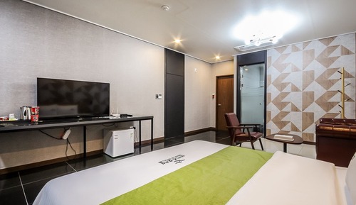 Room (Business)
