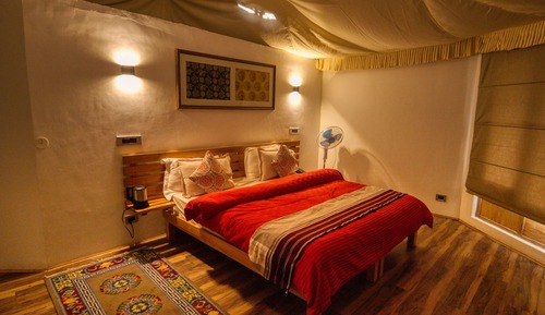 Deluxe Chalet, 1 Double Bed, Mountain View