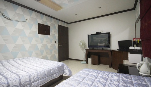Room (Twin B)