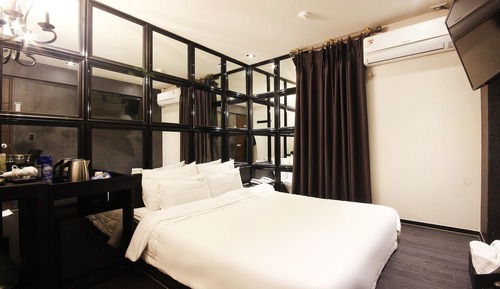 Room (Standard room)