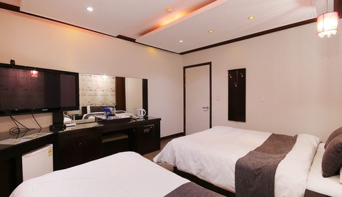 Room (Twin)