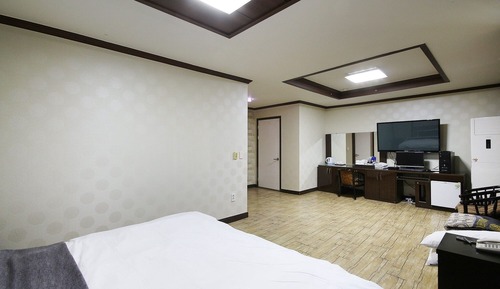 Room (Family room)