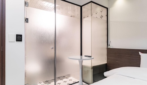 Room (Standard - Bathtub (Free Netflix avai)