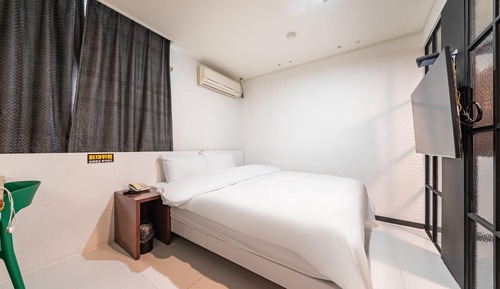 Room (Standard - 100% parking available for)