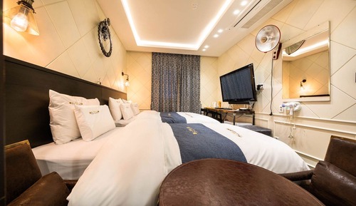Room (Suite Twin - 1 room 100% parking avai)